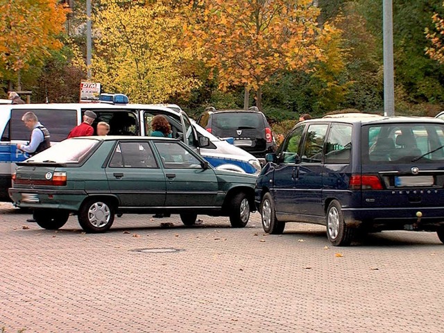 Das Drama passierte auf einem Supermarktparkplatz in Bretten.  | Foto: dpa