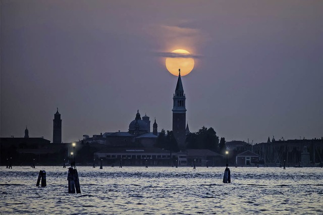 Groes Kino: Die Silhouette von Venedig im Abendlicht   | Foto: photocase.de/Markus Gann