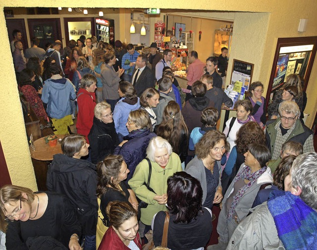 Kindergarteneltern, ehemalige Eltern u...bilum ins Krone Theater in Neustadt.   | Foto: Marion  Pfordt