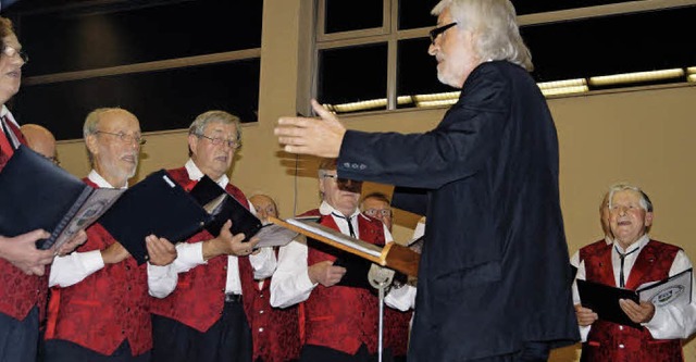 Die Chorgemeinschaft Bad Bellingen mit...sten ein harmonsiches Herbstkonzert.    | Foto: Silke Hartenstein