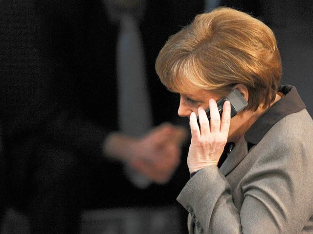 Merkel telefoniert &#8211; wer hrt mit?  | Foto: Rainer Jensen
