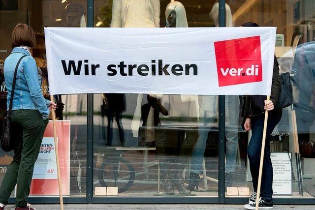 H&M-Mitarbeiter im Warnstreik – Kundgebung in Freiburg