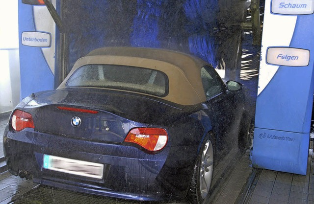 Cabrio fhrt in die Waschanlage  | Foto: Firmenmaterial BZ