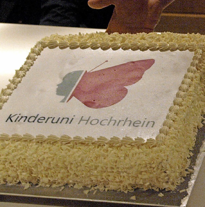 Andrang und Begeisterung waren riesig ...gleich noch eine Torte spendiert bekam  | Foto: Karin Stöckl-Steinebrunner