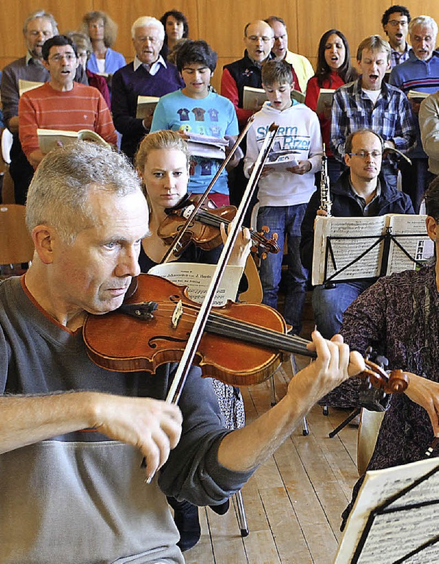 Hauptprobe: der Kammerchor mit Begleitung  | Foto: Frank Linke