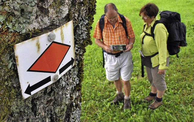 Das Wandern und das Sich-Wundern liege...ote Raute wies dabei auch ihm den Weg.  | Foto: dpa