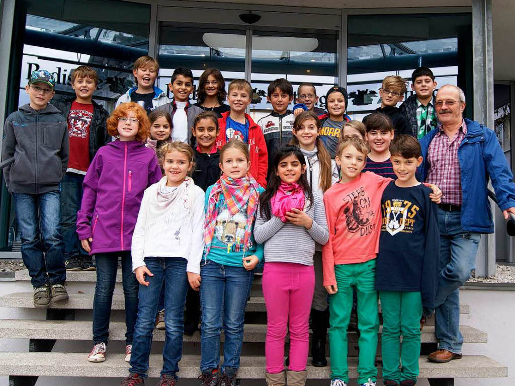 Die Kasse G4 der Hans-Thoma-Schule aus Laufenburg mit ihrem Lehrer Jürgen Maier. Die Kasse G4 der Hans-Thoma-Schule aus Laufenburg mit ihrem Lehrer Jürgen Maier.