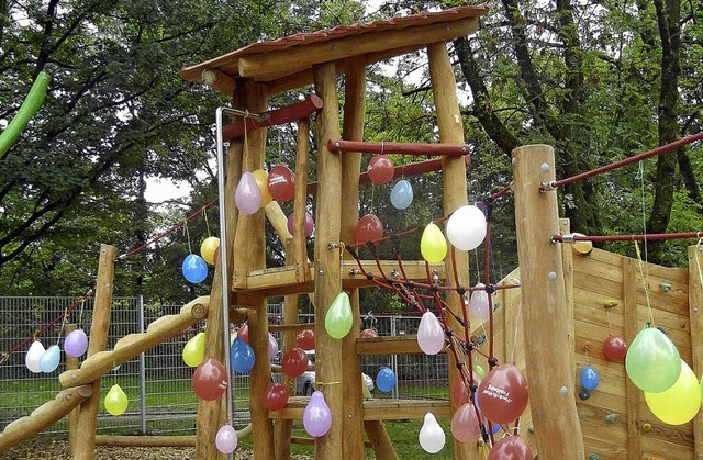 Insgesamt 6400 Euro haben die Schleri...n Spielplatz mit Kletterturm gespart.   | Foto: privat