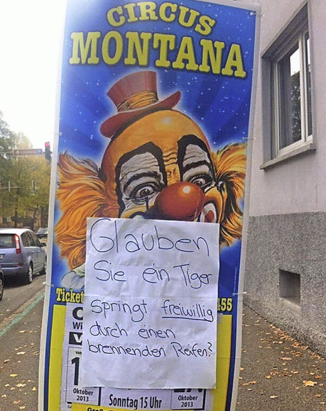 berklebt: Plakat des Circus Montana, ...ch bis Sonntag in Offenburg gastiert.   | Foto: Charis Mndlein