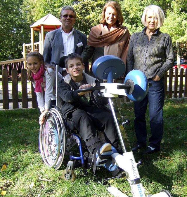 Die Kiwanis-Isis-Frauen spenden  eine ...ind-Fachklinik Mnstertal in Staufen.   | Foto: Susanne Mller