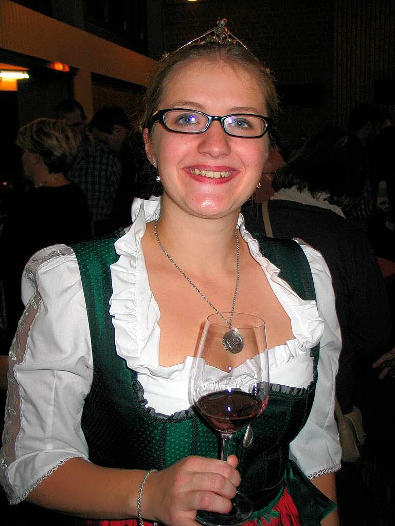 Die Markgrfler Weinprinzessin Larissa Brombacher stellte zahlreiche Rotweinsorten vor.