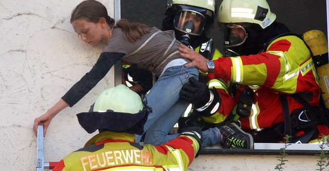 46 Feuerwehrleute bei bung in Gundelfingen im Einsatz  | Foto: Andrea Steinhart