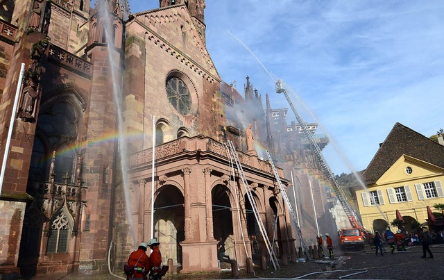 Wasser aus allen Rohren: Grobung an der Sdseite des Mnsters   | Foto: Patrick Seeger