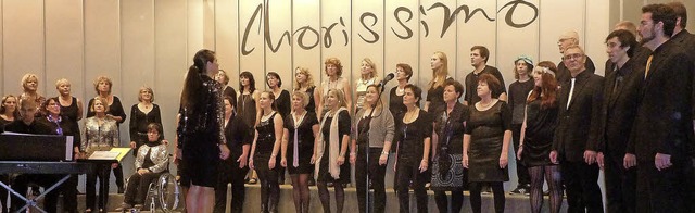 Der Pop- und Jazzchor Chorissimo auf der Bhne in der Nimburger Nimberghalle   | Foto: Karlernst Lauffer