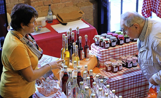 Schnaps und Marmelade, Obst und Ziegenkse: Alles stammt aus der Region.   | Foto: gertrude siefke