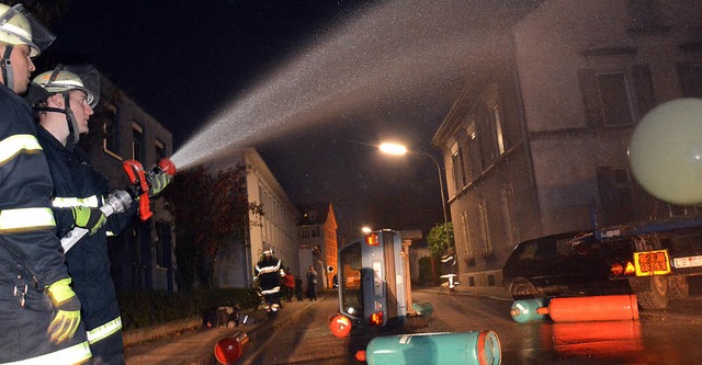 Nach einem simulierten Unfall mit eine...eichlich Lsch- und Rettungsarbeiten.   | Foto: Barbara Ruda