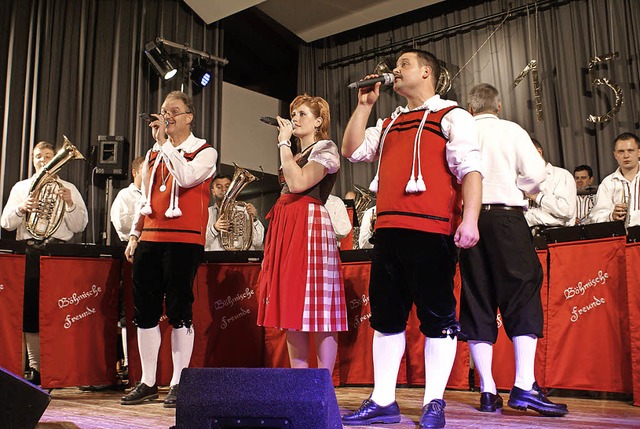 Die Polka  &#8222;Im schnen Hotzenwal... Kaiser, Verena Stoll und Ralf Huber.   | Foto: Werner Probst