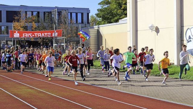 Schler des Gymnasiums rennen fr syrische Flchtlingskinder.  | Foto: Marisa Dieterle