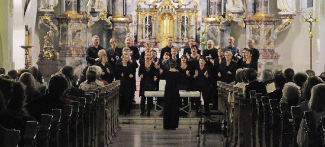 Ein Laienchor mit dem Repertoire von P...berzeugt beim Auftritt in Herbolzheim.  | Foto: Thilo bergmann