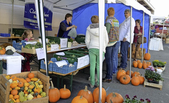 Jechtingen. Herbstlich bunt und vielf...Angebot beim diesjhrigen Bauernmarkt.  | Foto: Roland Vitt