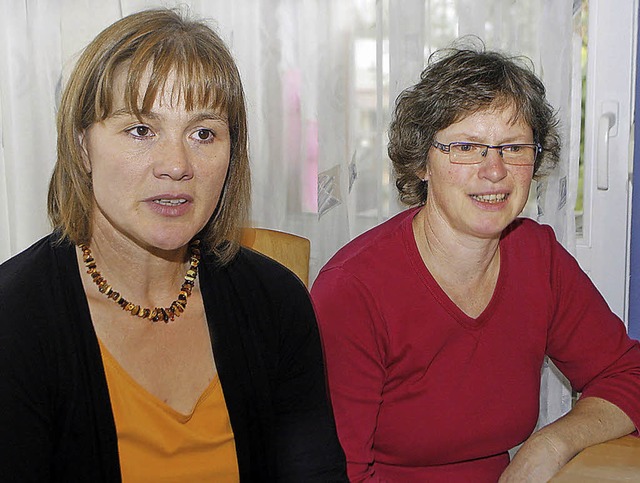 Gertrud Jilg (links) und Reinhilde Mellert im Gesprch mit der BZ   | Foto: heidi fssel