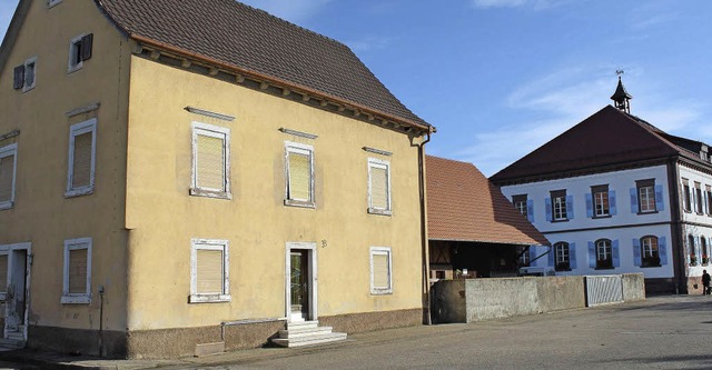 Am Kirchplatz bis zur Ecke Kirchstrae...in der Kirchstrae werden abgerissen.   | Foto: adelbert mutz