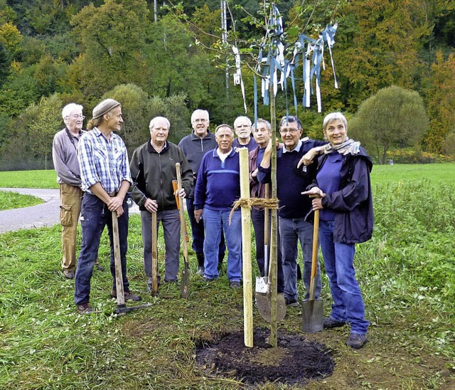 Helfer des Mnnerchors des Gesangverei...r Vorsitzenden Susanne Rossbach-Bill.   | Foto: Brust