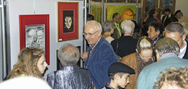 Gut besucht war die Erffnung der Ausstellung des Kenzinger Knstlertreffs.  | Foto: Ilona Hge