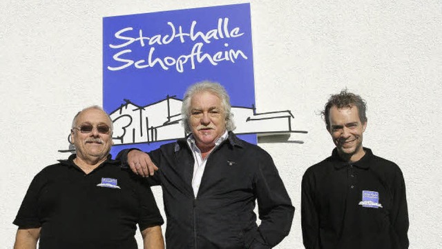 Seit gut vierzehn Tagen hngt das neue...Schmidt (links) und Jochen Stterlin.   | Foto: Marlies Jung-Knoblich