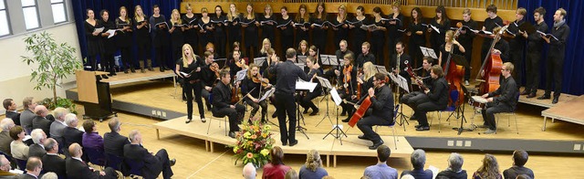 Orchester und Kammerchor begleiteten d...n Jahres der Pdagogische Hochschule.   | Foto: Ingo Schneider