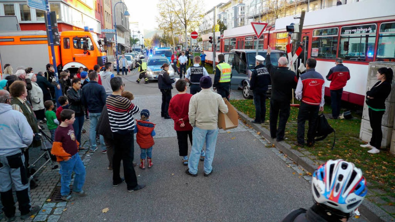 Auto Kollidiert Mit Straßenbahn Eine Verletzte Freiburg Badische Zeitung 7644