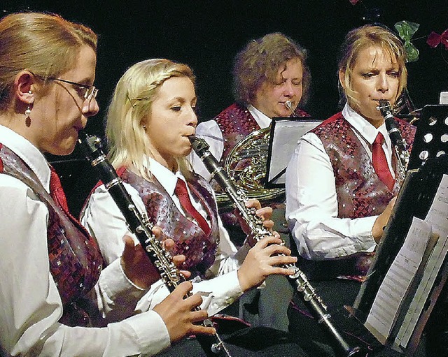 In der Stadthalle spielen Stadtmusik und Jugendorchester.  | Foto: Gottstein