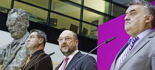Markus Sder (CSU), Martin Schulz (SPD) und Herbert Reul (CDU)   | Foto: DPA