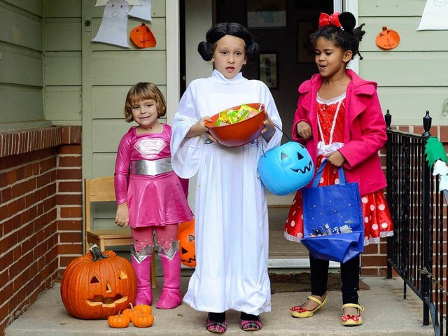 Ein Spa fr Kinder: An Halloween gibt&#8217;s Sigkeiten en masse.  | Foto: dpa