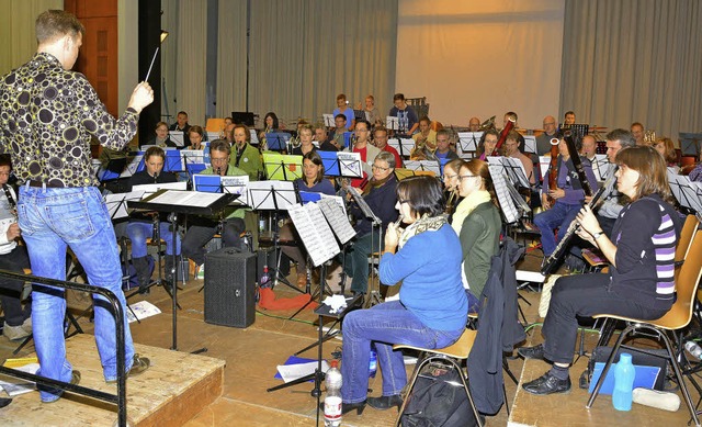 Probenarbeit in der Boehle-Halle: 80 M...s Projekt &#8222;Mutige Mdchen&#8220;  | Foto: Dieter Erggelet