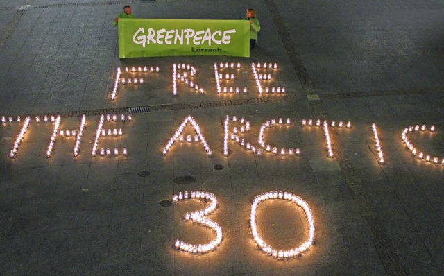 Ein leuchtende Demonstration: Greenpea... in Russland inhaftierten Aktivisten.   | Foto: zvg