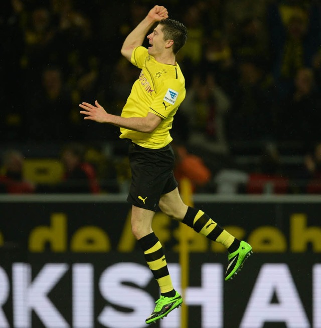 Ein groer Tag fr Robert Lewandowski:...tmunder trifft und trifft und trifft.   | Foto: AFP