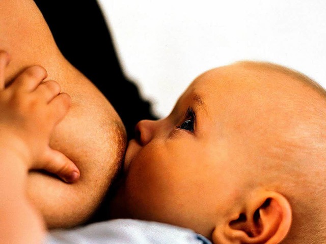 Nur jede zehnte Franzsin stillt auch noch nach der Babypause.    | Foto: dpa/Veiel