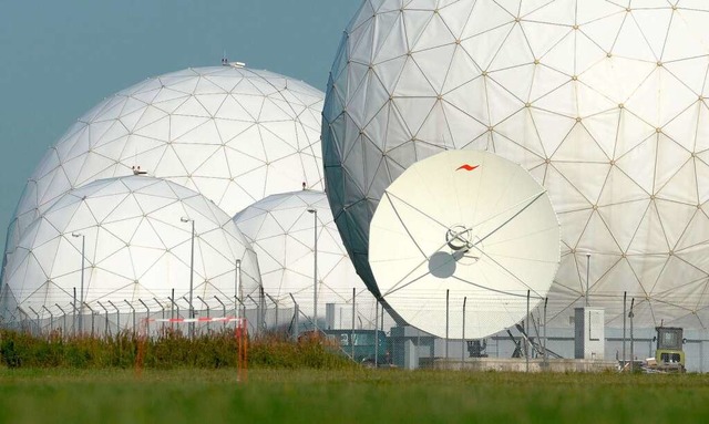 Die ehemalige NSA-Abhrstation in Bad Aibling wird jetzt vom BND betrieben.   | Foto: dpa