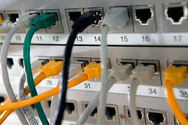 Immer mehr Daten werden per Netzwerk v...8211; doch wchst  die Bandbreite mit?  | Foto: dpa