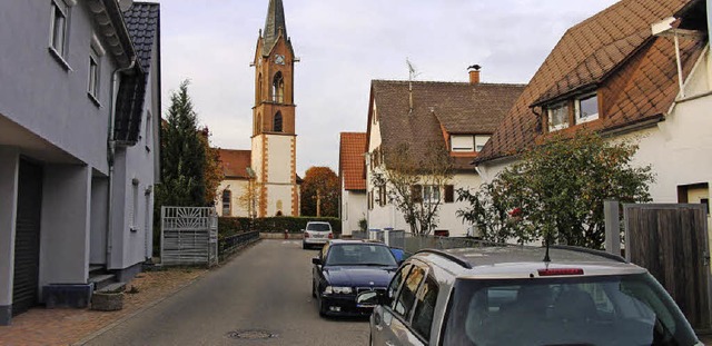 Kaum Platz  in der Konrad-Strtzel-Strae in Buchheim   | Foto: Horst David