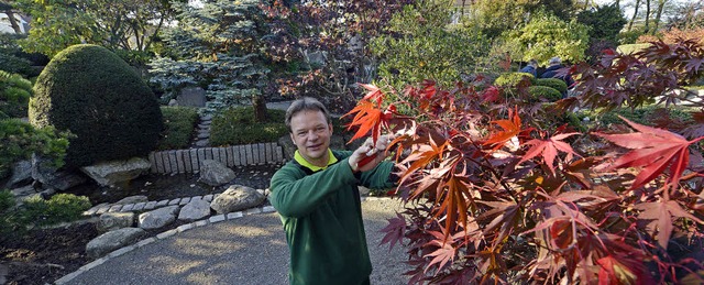 Hansjrg Gippert, der Landschaftsgrtn...hrend fr den Japangarten zustndig.   | Foto: Michael Bamberger