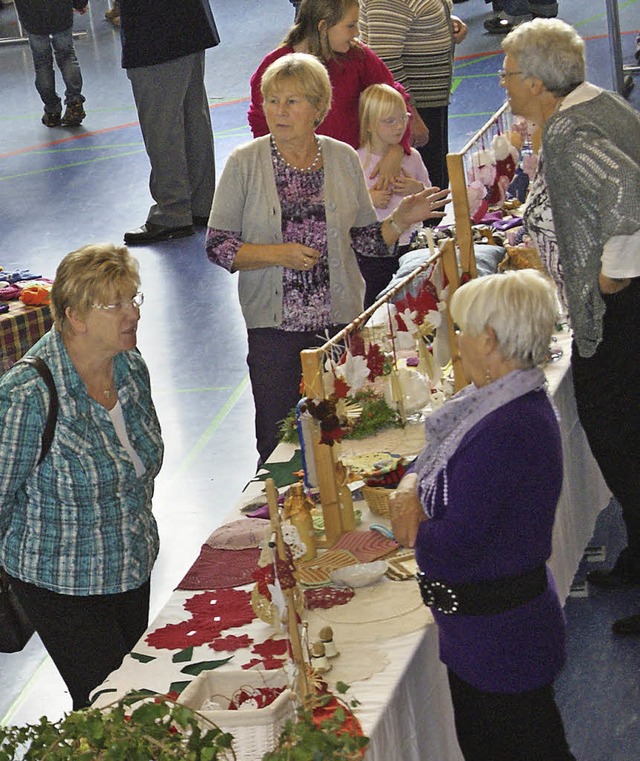 Gro war die Auswahl an handgefertigte...itsbasares des DRK Ortsverein Teningen  | Foto: Pia Letter-Hirsch