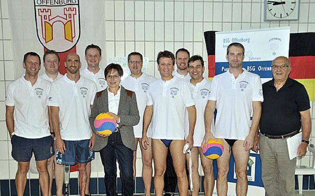 Auch OB Edith Schreiner lie es sich n...ei den Wasserballern vorbeizuschauen.   | Foto: gertrude siefke