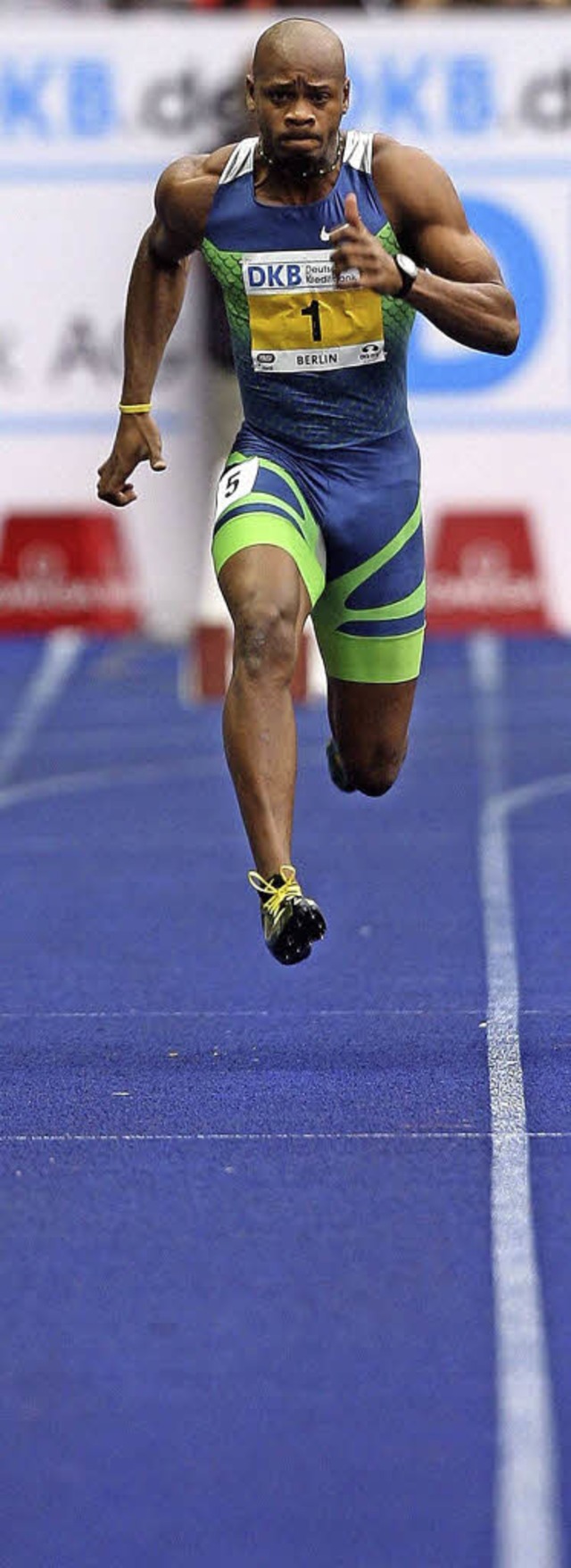 Der berhmte blaue Boden von Berlin &#...er Sprinter Asafa Powell im Jahr 2006   | Foto: DDP/DPA