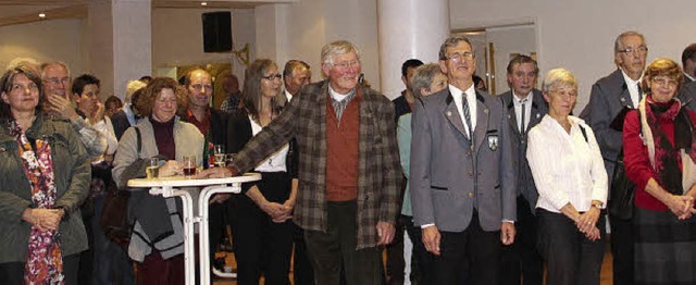 Zahlreiche Brgerinnen und Brger nahm...vl.) mit Brgermeister Gerd Schweinlin  | Foto: Rolf-Dieter Kanmacher