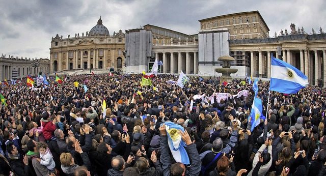 Bei der Papst-Audienz auf dem Peterspl... Todtnauer Pilger dem Papst ganz nah.   | Foto: Privat/DPA