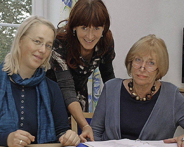 Kerstin Niermann, Angela Perlet und Me...nn (v. l.) hoffen auf regen Zuspruch.   | Foto: Getrude Siefke