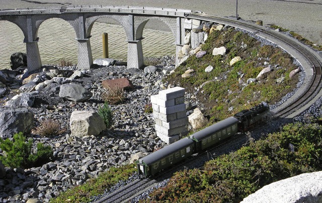 Das landschaftsprgende  Viadukt hat T... Viadukt pltschert ein kleiner Bach.   | Foto: Ulrike Spiegelhalter