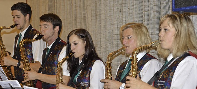 Blasmusik und gute Laune: Das Saxophon-Register des Musikvereins Tegernau.   | Foto: Georg Diehl